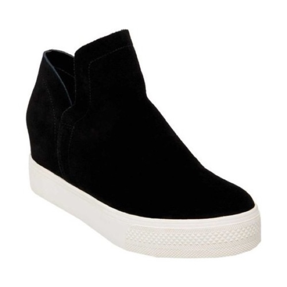 Steve Madden wrangle women’s shoes